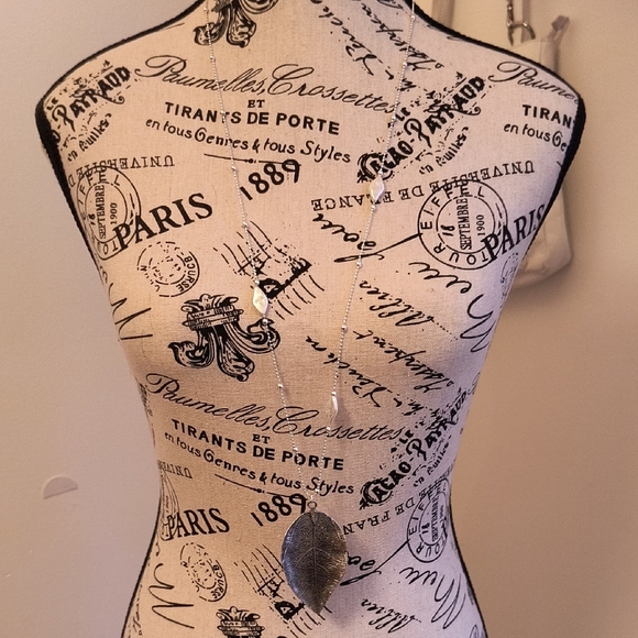 Silver Leaf Pendant Necklace - Picture 1 of 4